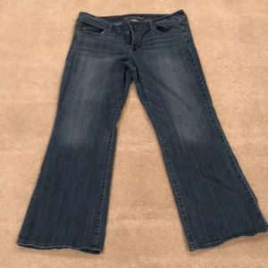 (2) Woman’s American Eagle Boyfriend Jeans